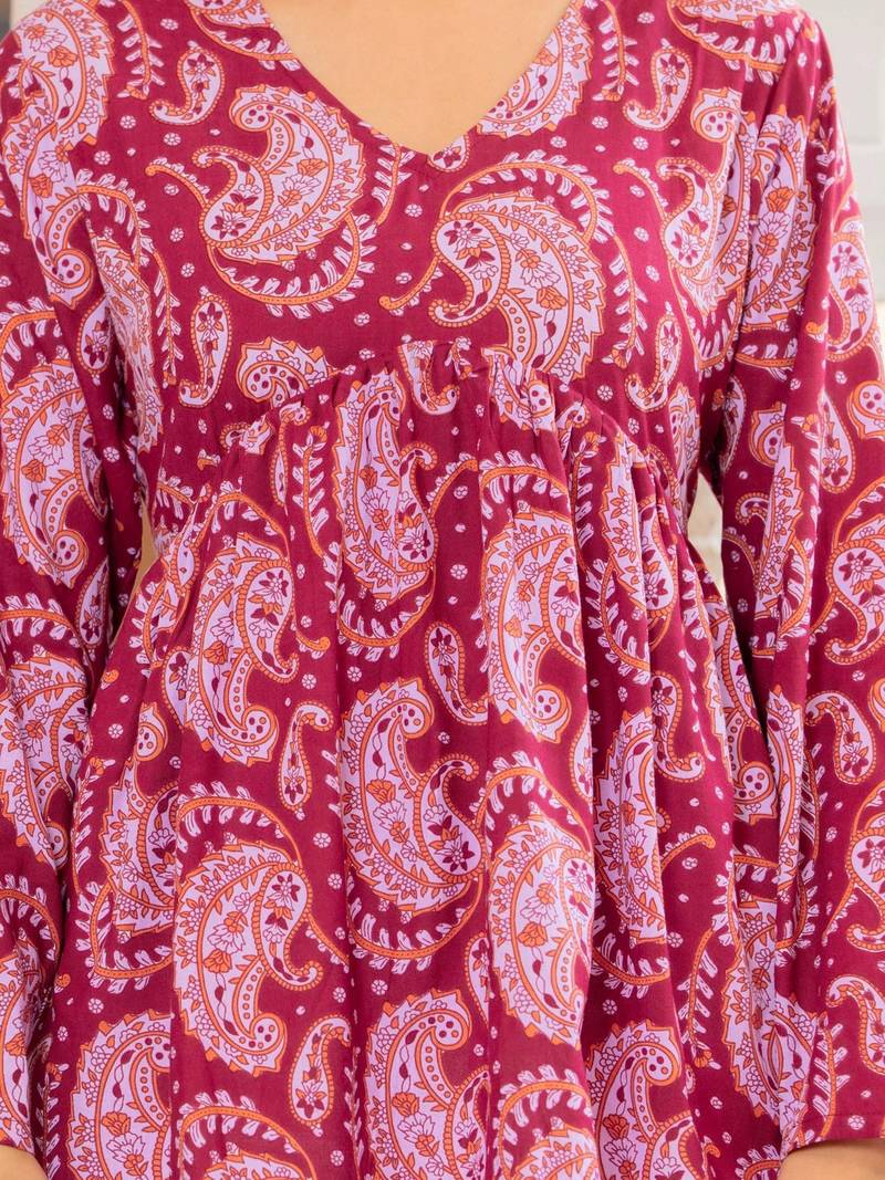Womens maroon self design cotton fabric kurtis 3/4 sleeves v-neck