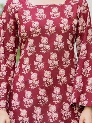 Womens maroon self design cotton fabric kurtis 3/4 sleeves square neck 5