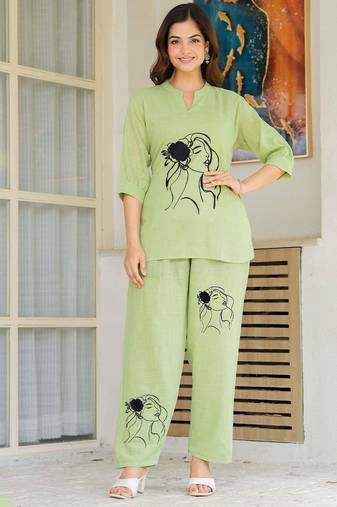 Womens green self design cotton fabric kurtis 3/4 sleeves mandarin collar