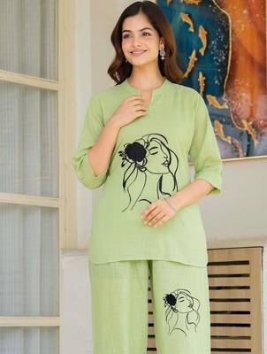 Womens green self design cotton fabric kurtis 3/4 sleeves mandarin collar 2