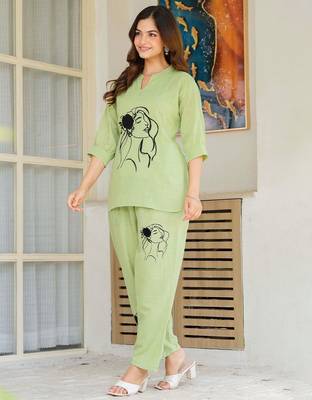 Womens green self design cotton fabric kurtis 3/4 sleeves mandarin collar 5