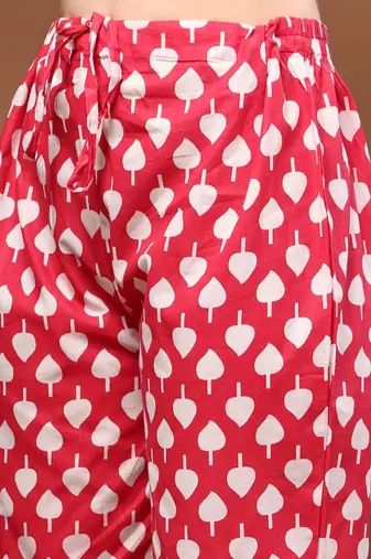 Womens red self design cotton fabric kurta set 3/4 sleeves v-neck