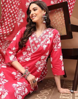 Womens red self design cotton fabric kurta set 3/4 sleeves v-neck 5