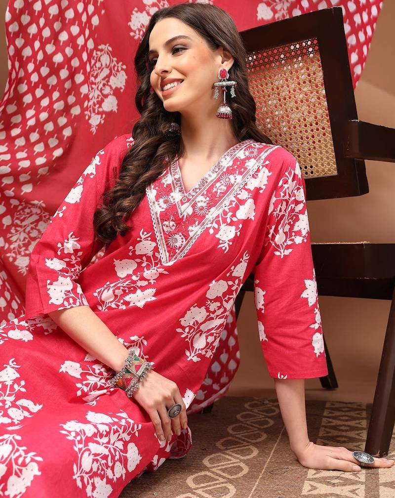 Womens red self design cotton fabric kurta set 3/4 sleeves v-neck