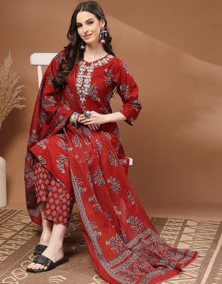 Womens red self design cotton fabric kurta set 3/4 sleeves round neck 1