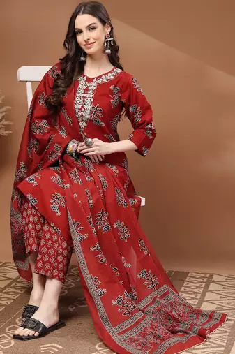 Womens red self design cotton fabric kurta set 3/4 sleeves round neck