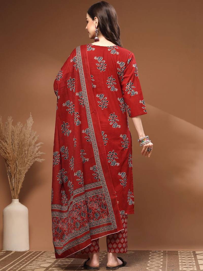 Womens red self design cotton fabric kurta set 3/4 sleeves round neck