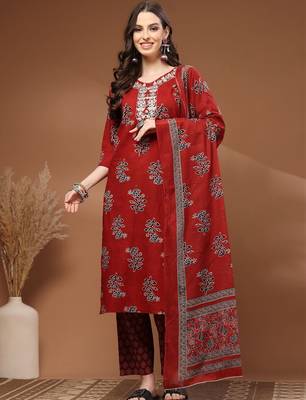 Womens red self design cotton fabric kurta set 3/4 sleeves round neck 3