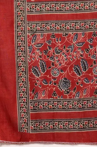Womens red self design cotton fabric kurta set 3/4 sleeves round neck