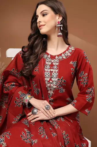 Womens red self design cotton fabric kurta set 3/4 sleeves round neck