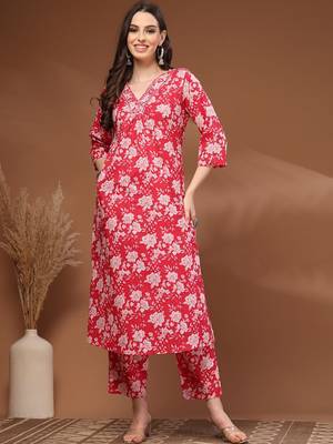 Womens red self design cotton fabric kurta set 3/4 sleeves v-neck 1