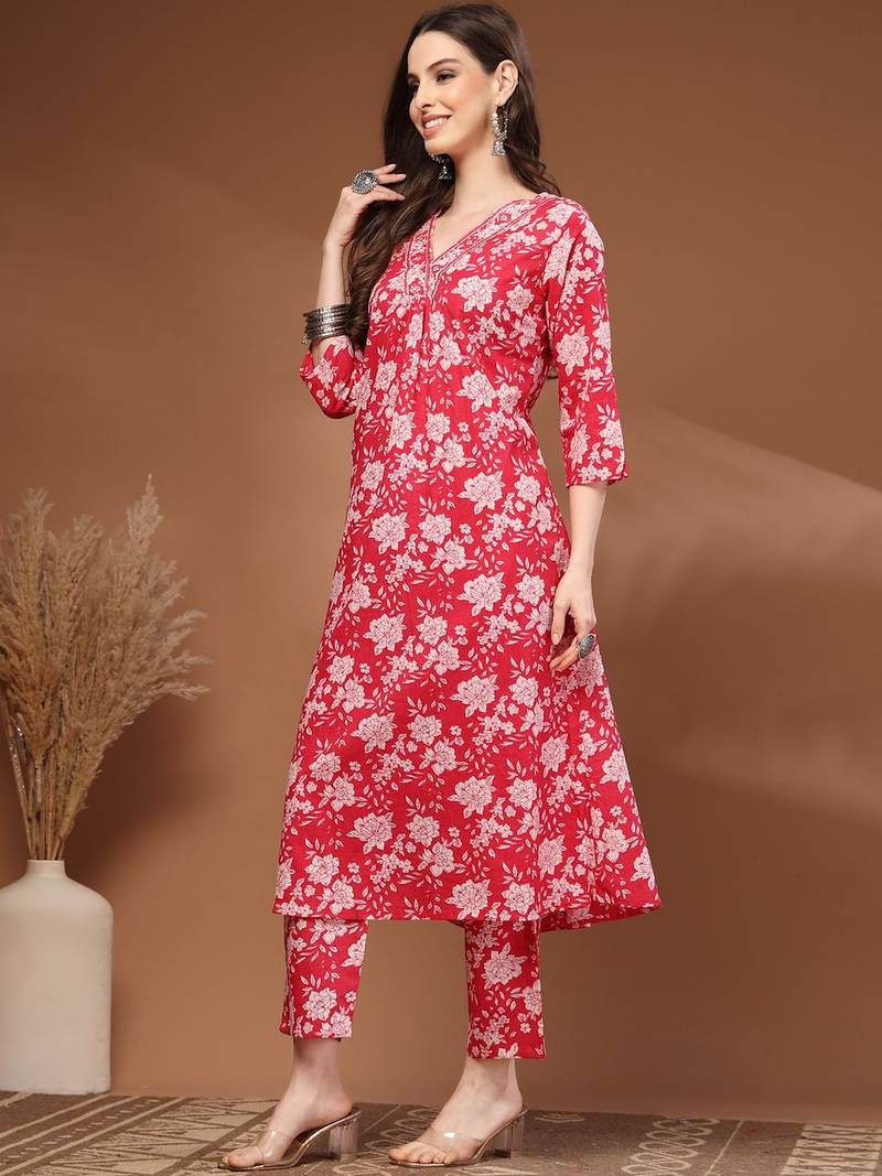 Womens red self design cotton fabric kurta set 3/4 sleeves v-neck