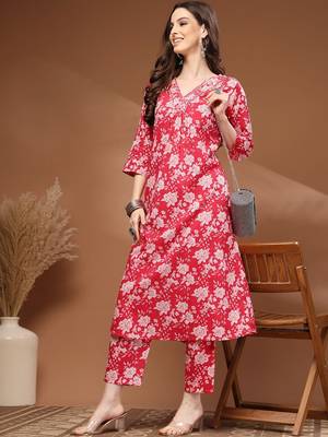 Womens red self design cotton fabric kurta set 3/4 sleeves v-neck 5