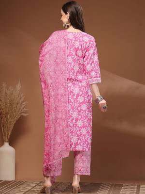 Womens pink self design cotton fabric kurta set 3/4 sleeves round neck 2