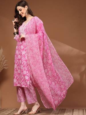 Womens pink self design cotton fabric kurta set 3/4 sleeves round neck 3