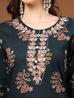 Womens green self design cotton fabric kurta set 3/4 sleeves round neck 5