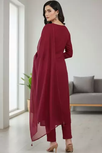 Womens maroon self design cotton fabric kurta set 3/4 sleeves v-neck