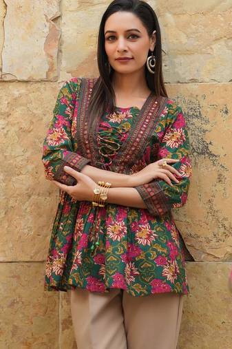 Womens green self design cotton fabric kurtis 3/4 sleeves boat neck