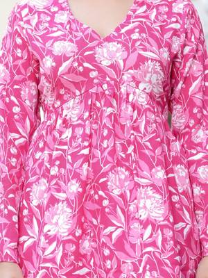 Womens pink self design cotton fabric kurtis 3/4 sleeves v-neck 4
