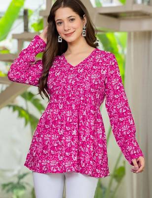 Womens pink self design cotton fabric kurtis 3/4 sleeves v-neck 4