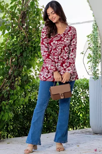 Womens maroon self design cotton fabric kurtis 3/4 sleeves v-neck