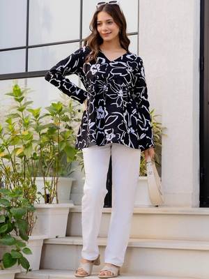 Womens black self design cotton fabric kurtis 3/4 sleeves v-neck 4