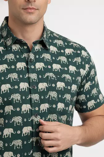Mens green self design cotton fabric shirt short sleeves shirt collor