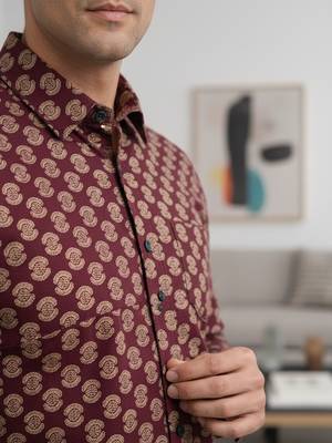 Mens maroon self design cotton fabric shirt full sleeves shirt collor 2