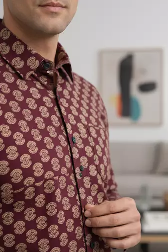 Mens maroon self design cotton fabric shirt full sleeves shirt collor