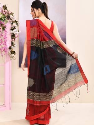Women's maroon temple border embellished cotton blend jamdani saree 4
