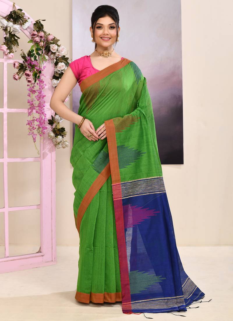 Women's green temple border embellished cotton blend jamdani saree