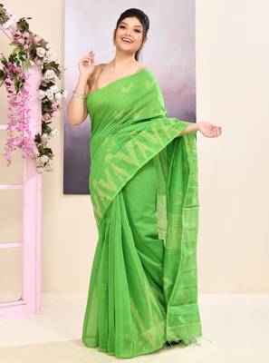 Women's green embellished cotton blend jamdani saree 2