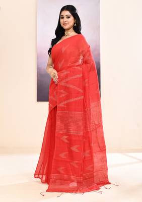 Women's red embellished cotton blend jamdani saree 2