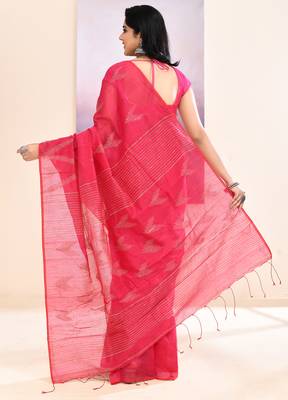 Women's pink embellished cotton blend jamdani saree 4