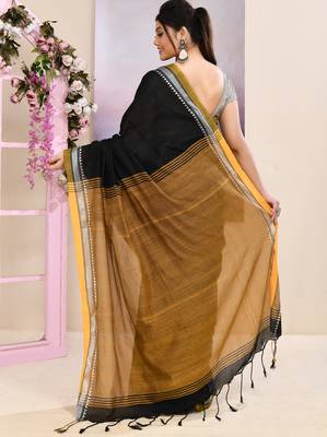 Women's black embellished cotton blend jamdani saree 4