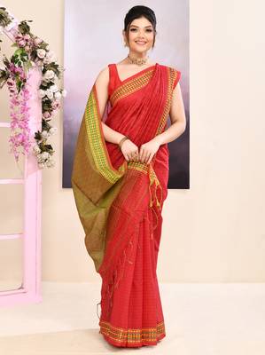 Women's red embellished cotton blend jamdani saree 3