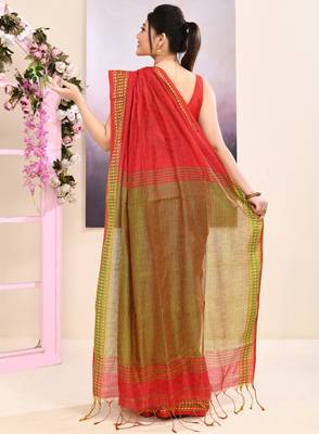 Women's red embellished cotton blend jamdani saree 4