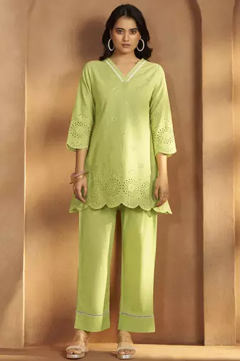 Women   s pure cotton green schiffli co-ord set