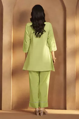 Women   s pure cotton green schiffli co-ord set