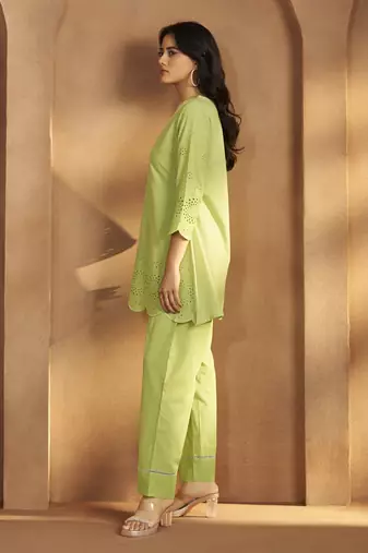 Women   s pure cotton green schiffli co-ord set