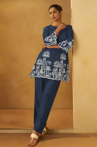 Women navy blue embroidered cotton blend straight kurta co-ord set