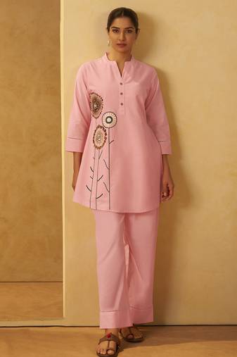 Women pink pure cotton embroidered straight kurta co-ord set
