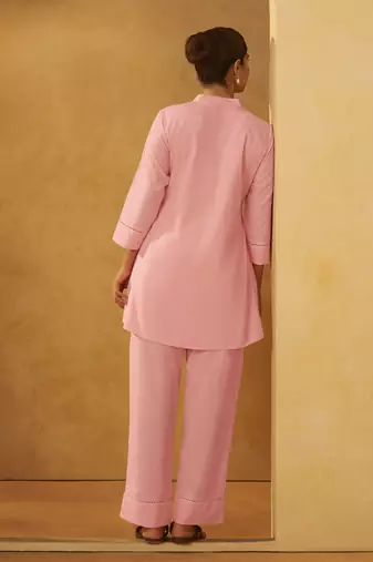 Women pink pure cotton embroidered straight kurta co-ord set