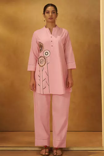 Women pink pure cotton embroidered straight kurta co-ord set