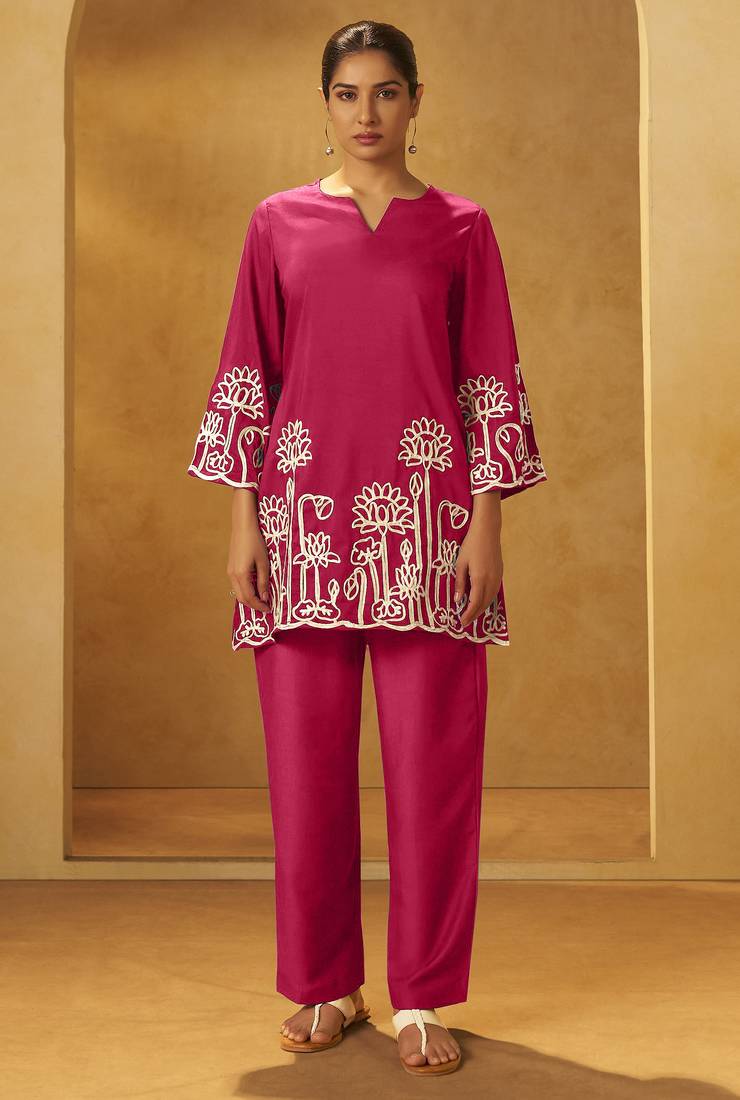 Women pink embroidered cotton blend straight kurta co-ord set
