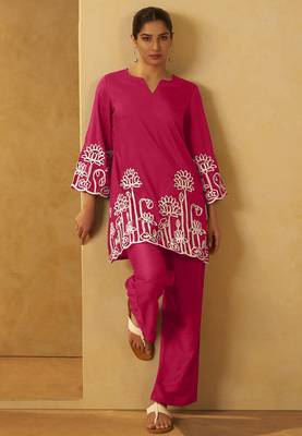 Women pink embroidered cotton blend straight kurta co-ord set 2