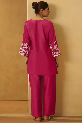 Women pink embroidered cotton blend straight kurta co-ord set