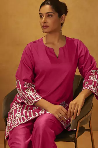 Women pink embroidered cotton blend straight kurta co-ord set