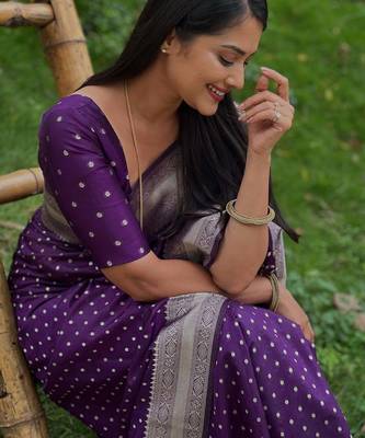 Purple silk blend banarasi saree with unstitched blouse piece 4