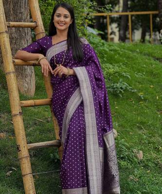 Purple silk blend banarasi saree with unstitched blouse piece 5
